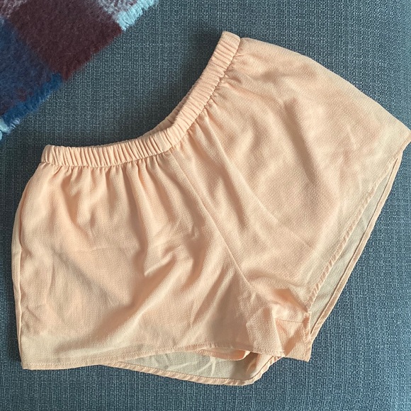 Pink shorts - Picture 2 of 4